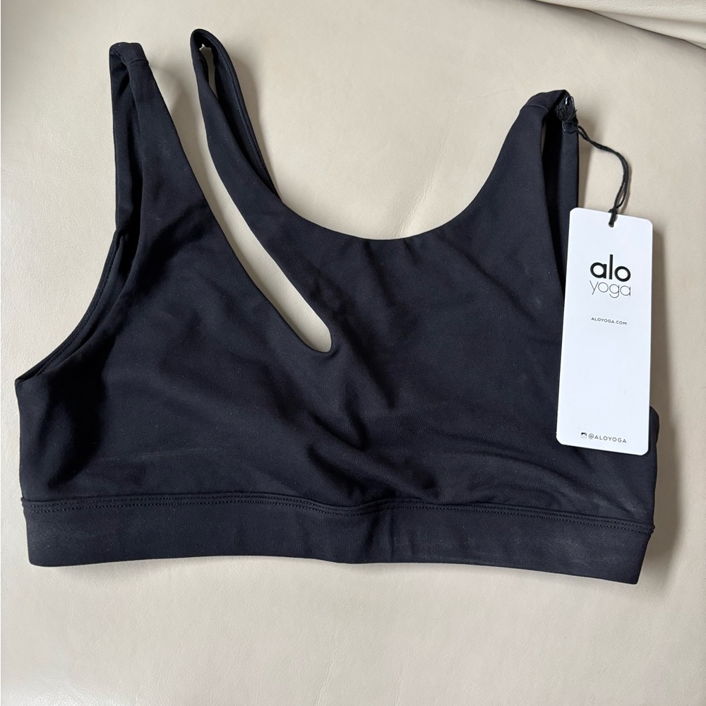 New with tags Alo Yoga Peak Bra. Size S
